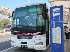 エアポートバスで小倉駅へ向かいます。
クレジットカードのタッチ支払いもできて便利。