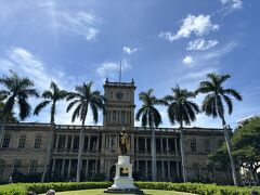 少し足を延ばすとカメハメハ大王像もあります