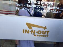 インアンドアウトハンバーガー
ハリウッド店10時半オープン