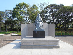 鹿児島県歴史 美術センター黎明館の入口近くに
停留所「薩摩義士碑」に戻り、「カゴシマシティビュー・バス」に乗車