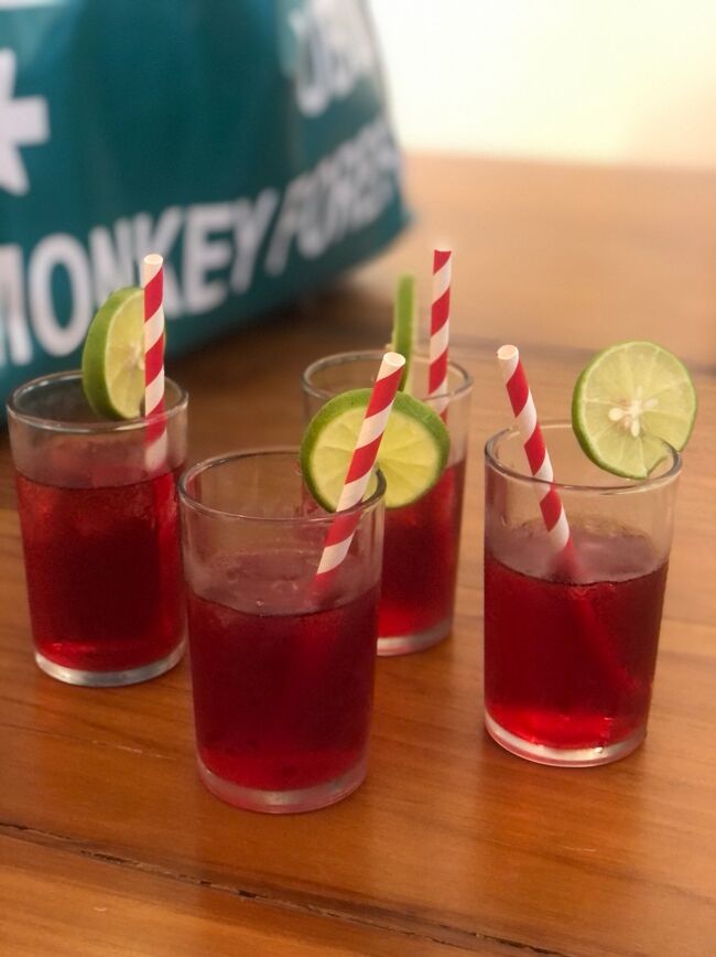 ウェルカムドリンクは、さっぱりとした紫蘇？のジュース。