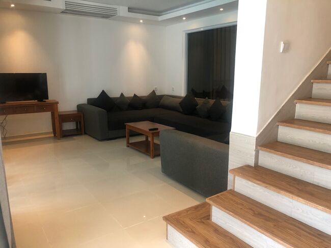 リビング横の階段を登って2階へ・・・