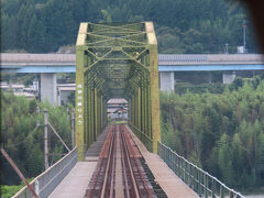 13:06。「佃駅」はこの先すぐの所。本来なら12:42の到着だったので、約25分も遅れています。