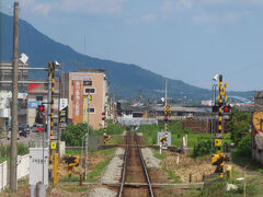 13:17。この列車の徳島到着は、定刻なら14:49です。約25分遅れで出たのでどうなるのか。15:30徳島発の阿波海南行きの牟岐線に乗る計画だったので心配・・・でもたぶん大丈夫。