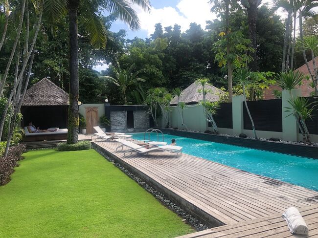 ちなみにここは浮き輪や遊び道具の貸し出しはなし。<br />なので日本の100均で、ビニールボール２個とビート板っぽいのを調達してきました。。