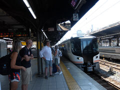 名古屋駅。外国人旅行者さくさん！
そしてこれから乗車するのがこちら、特急「ひだ」。