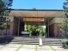 博物館はツアーでは時間設定なく
残念。写真は次の旅行記にて。