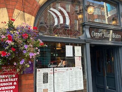 夕方お夕飯へ。ホテルから徒歩13分のTemple Bar方面のCopper Alley Bistro. Harding Hotelのカジュアルなダイニング。メニューはアイリッシュだけどフレンチっぽい雰囲気も。