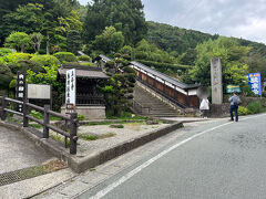 立石寺の境内入口に到着しました。

立石寺の正式名称は『宝珠山 立石寺』で、平安前期の860（貞観2）年に慈覚大師円仁によって開山したと伝わる、天台宗の古刹です。
