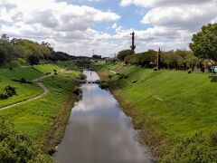 駅から3分くらいで利根運河に出ます
オランダ人技師ムルデルの計画にによって明治23（1890）年に建設されたそうです
緑も多く綺麗な運河ですが、曼珠沙華は無さそうでした