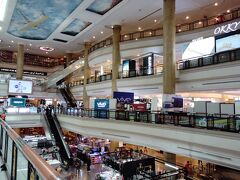 The Mall Gadong.

ブルネイで一番大きなモール。といってもハイブランドが並ぶわけではなく、なんとなく昔懐かしい雰囲気。