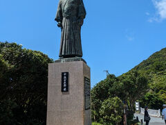 ジョン万次郎の銅像は太平洋にそびえます