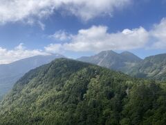 ニュウからの天狗岳や硫黄岳
絶景です。
富士山は見えなかった。
反対側には白駒池も見えます。