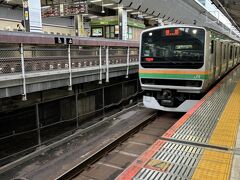 6時05分東京駅始発の熱海行きで向かいます。
東京駅からはがらがらですが、川崎辺りから混み始め平塚辺りまでは、結構混んでいました。