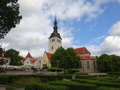 では次、聖ニコラス教会に向かいますね。