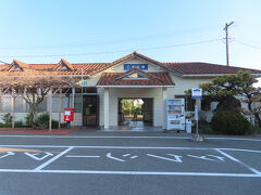 ここの駅舎はまだ残っています。ずっと現役で使えそうなかわいらしい駅舎です。