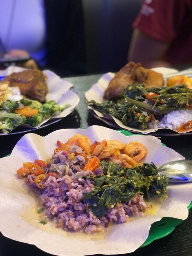 私はこの時もDagingよりウダン。<br />ダウンシンコン美味しい。スープもたっぷりかけてもらいました。<br />サンバルマタがむちゃくちゃ辛かった！！(Rp30,000)