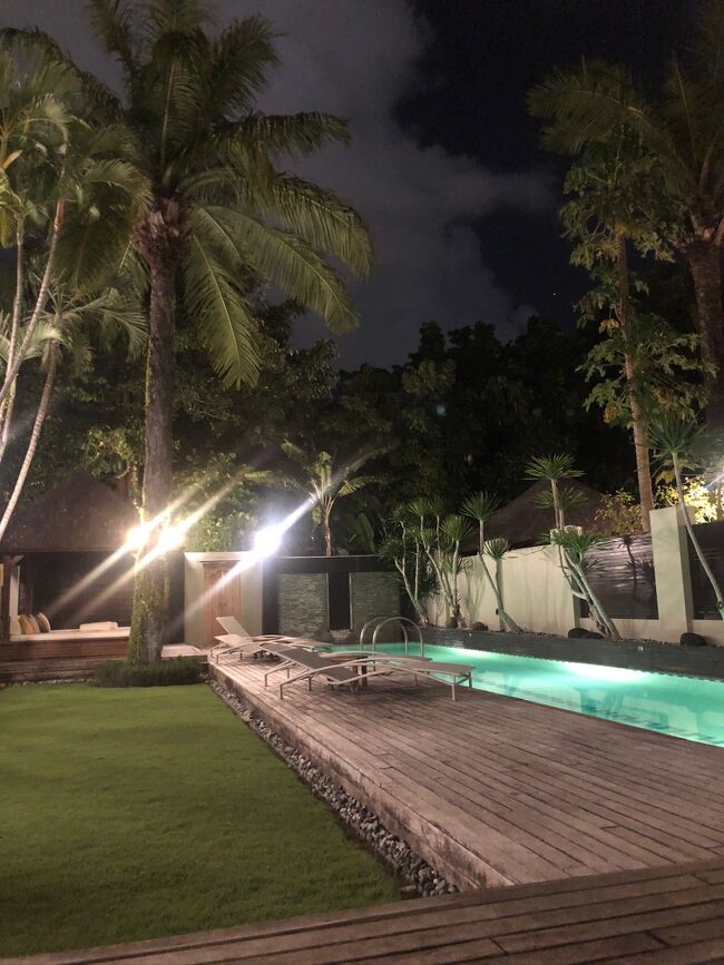 夜のヴィラ。<br />ヴィラでもこれだけ開放感があると、夜空の星がよく見えます。<br />それと同じように、電光カイトも夜空を照らします。