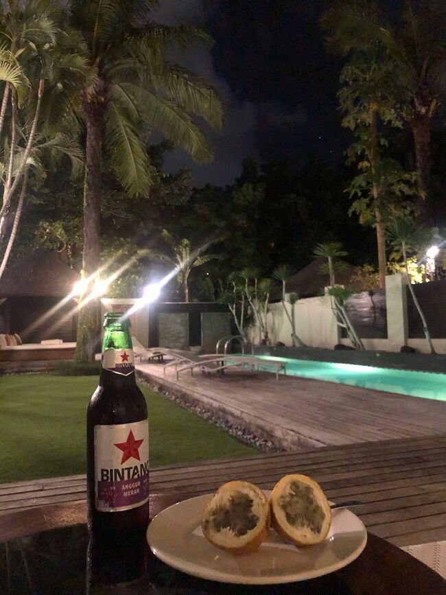 静かなヴィラのデッキチェアで、<br />Bintang Anger Merahとマルキッサで２次会☆
