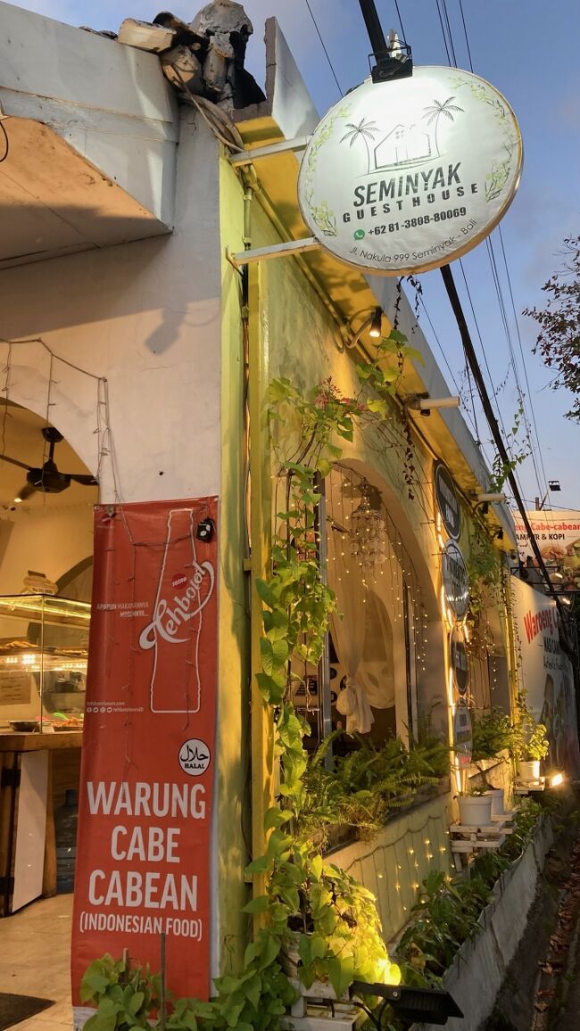 みんなさすがにハラヘリ。<br />ワルンに行こう！ナシチャン食べよう！！<br />なんと息子も食べたいという。<br />Jl.Nakulaにある「Warung Cabe Cabean」にきました。<br />主人は「Warung KOREGA」に行きたかったのですが（レギャンに移転してたので）、人気店ゆえ、さらに20時までということで、おかず達が品薄状態だった時の悲劇を考えると、、、今回は諦めていただきました。