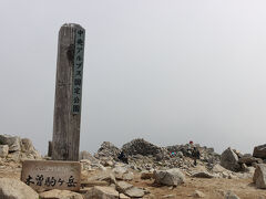 美しい景色が全く見えませんが、木曽駒ヶ岳2,956m登頂しました！
あと少しで3,000m。