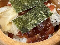 手こね寿司、なんとネタが二重になってた。
味が濃いめで美味しい。