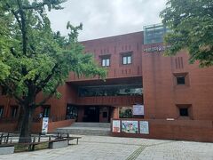 はい、マロニエ公園でっす

「二十五、二十一」のロケ地
インジョルミと初対面した公園

普通に人がたくさんいる街中の公園だった