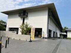 今宮神社を後にして、一旦ホテルへチェックインします
以前から何度か前通ったりしてましたが、お店だと思ってました
宿泊施設だったとは驚きです
