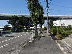 この道路越えたら伊丹空港、ですわ～