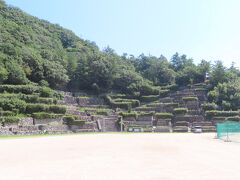 中学校の裏手の山全体が「富丘八幡神社」の境内みたいになってるようです。