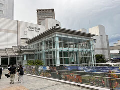 雨も止んだので、駅ビルでお土産買って帰ります。
