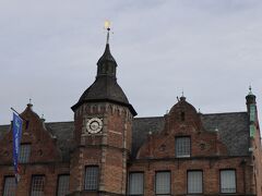 旧市庁舎・1500年代後半に建てられた荘厳な建物。