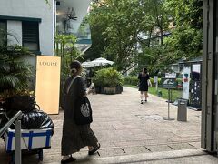 PMQに来ました。かつては警察官舎だった場所。
前に来た時よりもお店が多くなっていたような？気がします。
アクセサリー屋さん、眼鏡屋さん、雑貨屋さん、模型屋さん、カフェなど、色々見られて面白かったです。