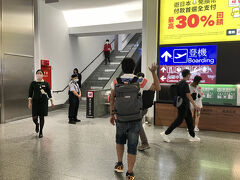 桃園空港第一ターミナル、１５時１５分着
息子とはココでお別れ
良い旅をありがとう
お疲れさまでした
我が夫婦にとっては優しい良い息子（ちと変人っぽいけど）
初めての不安な子育て、
過干渉、過保護で育てた一人っ子
先行き不安だったけど、なんとかなってるやん
私、けっこう上手に育てたやんね(笑)
またどっか一緒に行けたら良いな





