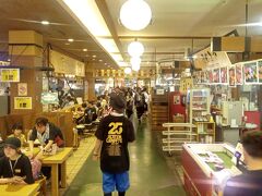 食べるエリアは入場無料
この日はイベント絡みで混雑していましたが、ふだんは ここまで混まないそうです