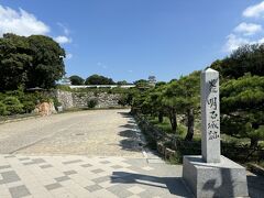 ９日月曜日。
娘は出勤なので、ひとりで出かけます。当初の予定は、春に行った津山線。ちょうど津山城桜まつり開催で、姫新線がすごい混雑で全く堪能できなかったのでリベンジと思っていましたが、事故でダイヤが大幅に乱れ、姫路方面に行くことが厳しく、加古川線に大回り乗車に変更も加古川にも行けず、仕方が無いので、明石方面へ。にきた普通に乗車。明石へ行ってみることに、
明石城があった明石公園へ行ってみます。