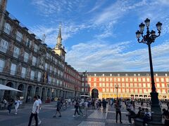 マヨール広場のにぎわい。