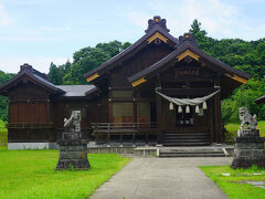 ●居多神社

周囲は、蝉時雨。緑が美しい印象を受けます。
お祀りされている神様は、
大国主神（おおくにぬしのかみ）
奴奈川姫神（ぬながわひめのかみ）
建御名方神（たけみなかたのかみ）
事代主命神（ことしろぬしのみかみ）の4柱。
縁結び、懐妊、安産にご利益があるとされています。
