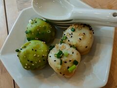 お目当ての焼き小龍包