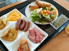 ホテルでブッフェ朝食 種類もたくさんで満足です