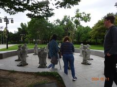 12支神像
写真を撮っている観光客が複数いた。