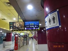 「東大門歴史文化公園駅」から5号線で空港に向かう。