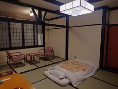 今日のお部屋。ここぞとばかりにテレビを見る（自宅にテレビない人）