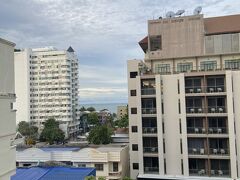 ジョムティエンのこちらのホテルはコスパもいいし最高です。二回目の宿泊でリクエストを出したらシービューの部屋を用意していただきました。ありがとうございました。居心地とてもよかった！日本に帰ります。