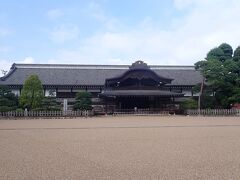 本川越駅からタクシーで川越城本丸御殿へ。

初川越というとタクシーの運転手さんがいろいろガイドしながら向かって下さいました。こういうのって嬉しい。
途中通った川越高校・・前日に文化祭が開催されていました。
あの「ウォーターボーイズ」の舞台になったところなんですって！
そうだったんだ～。