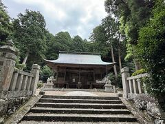 創立は７１０年といわれています。
今の建物は１５５８年～１５６９ころに再建されたそうです。