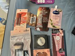 BigCからPlatinumを抜けて歩いてきた目的地はTofuSkinというスキンケア卸ショップ


これだけ買って600バーツ( ﾟДﾟ)

現金支払いのレジの方が流れるので早い
クレカ支払いの場合は3％手数料で上乗せ

このOdboのブラシ40バーツでもっと買えばよかったーーーーーー