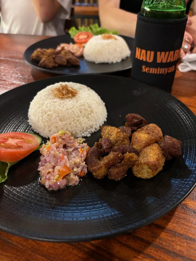 バビゴレン・サンバルマタ(40k)<br />主人と私は迷わずこれ。<br />シンプルですが、超絶に美味かったです。<br />サンバルマタとバビをまぜまぜしてご飯と一緒にぱくり。<br />うまい、しか出てこない。