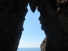 折り返して弁慶のはさみ岩。
落ちそうで落ちない、受験生におすすめスポット。
