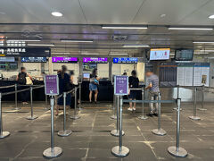 前日から台湾入りしていた友達2人とは高鐡台北駅のチケットブース前で待ち合わせをしました

直接こちらのブースでチケットを購入しても勿論大丈夫なのですが…
私は「kkday」で外国籍旅行者限定の台湾新幹線が乗り放題になるおトクな周遊券を事前に購入し、バウチャーとパスポートを持参してパスを作ってもらいました

※後日撮影したこちらはB1出口付近
ちなみに板南線(青)で台北駅に着いた場合はB3出口からすぐに新幹線乗り場へ行けます